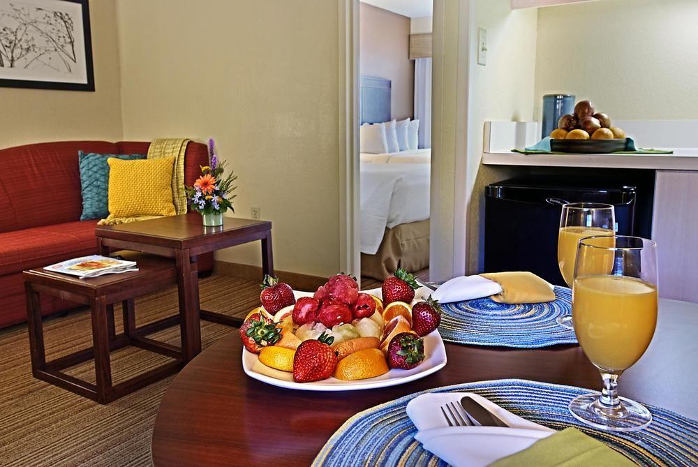 Courtyard By Marriott Orlando Lake Buena Vista At Vista Centre Extérieur photo