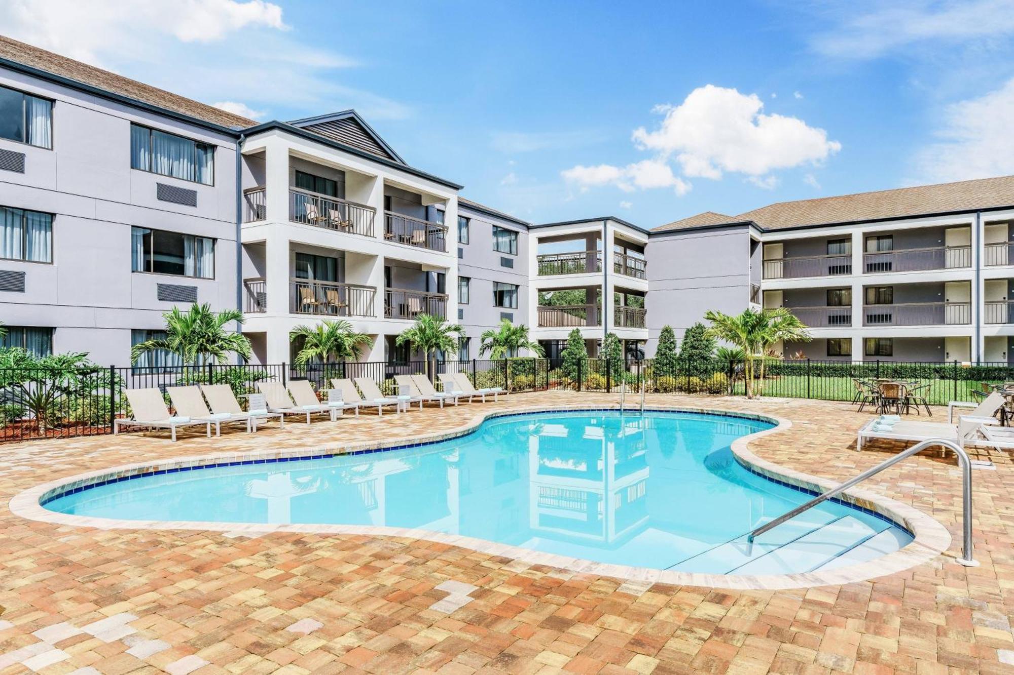 Courtyard By Marriott Orlando Lake Buena Vista At Vista Centre Extérieur photo