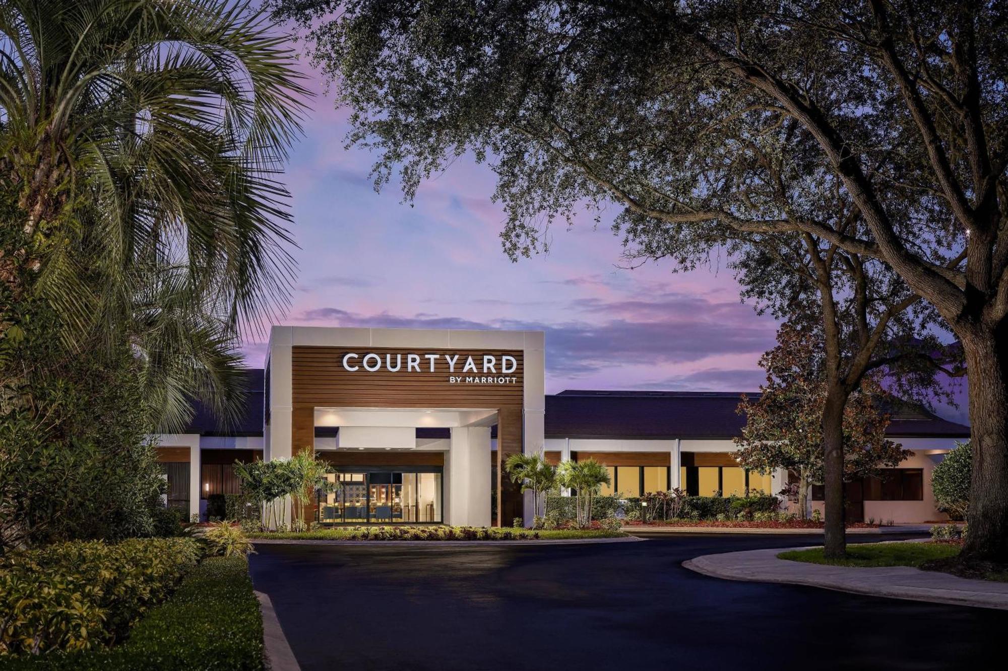 Courtyard By Marriott Orlando Lake Buena Vista At Vista Centre Extérieur photo